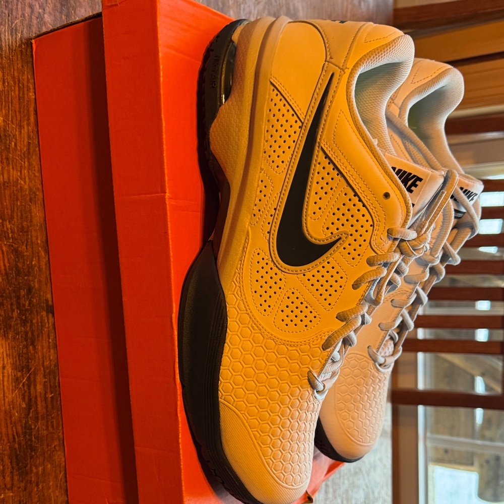 Nike Men's White Athletic Shoes with Black Swoosh - Picture 5 of 7